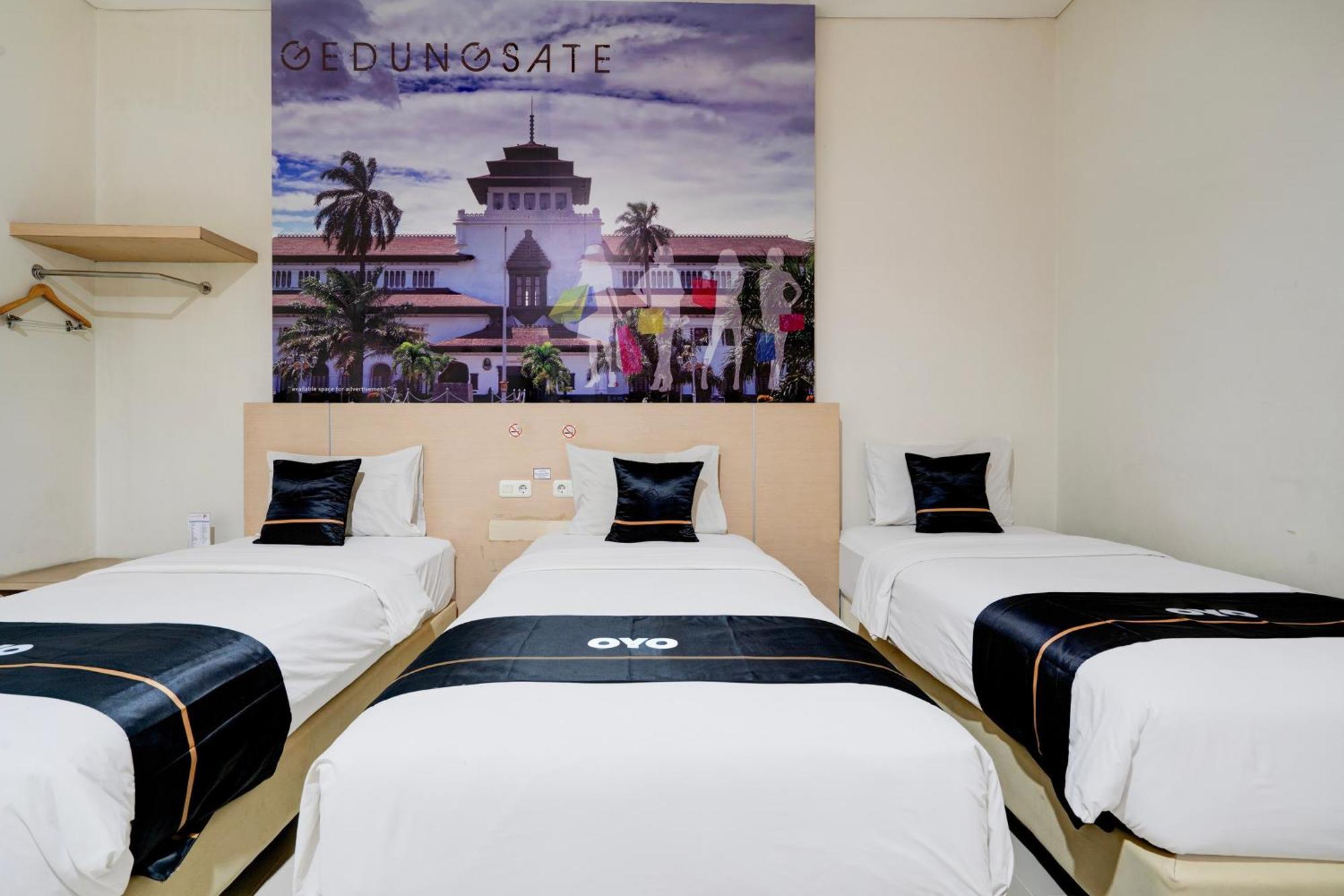 Townhouse Oak Cihampelas Near Ciwalk Formerly Promenade Hotel Bandung Exterior photo
