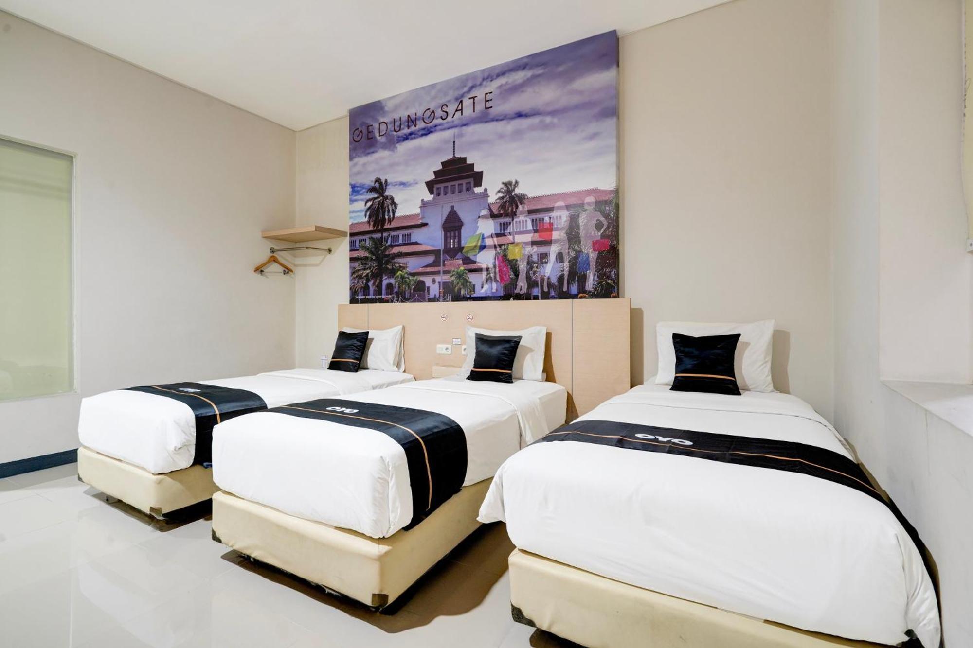 Townhouse Oak Cihampelas Near Ciwalk Formerly Promenade Hotel Bandung Exterior photo