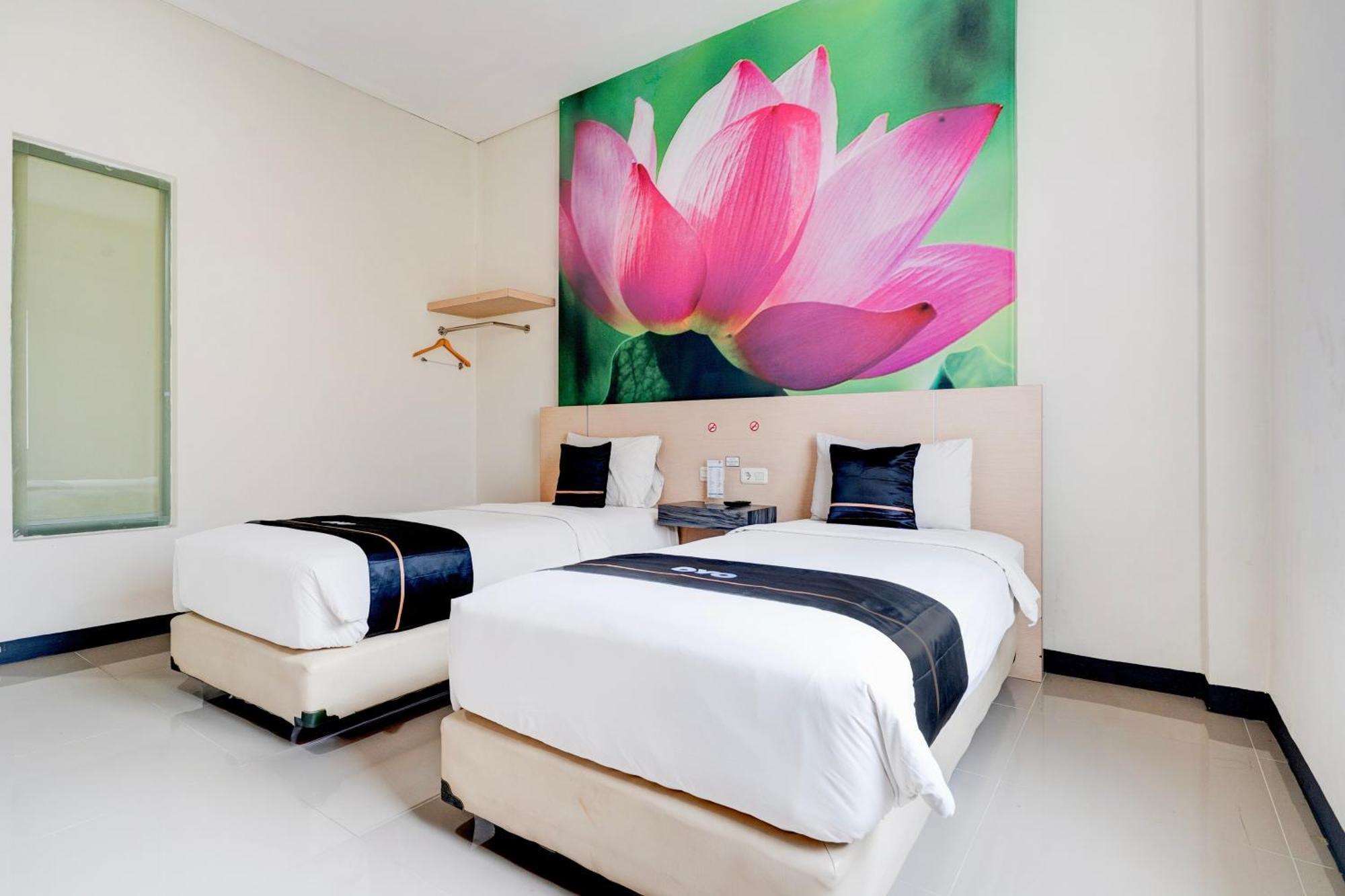 Townhouse Oak Cihampelas Near Ciwalk Formerly Promenade Hotel Bandung Exterior photo